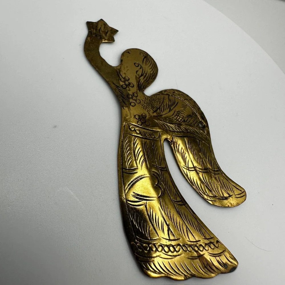 Vintage 70s Hammered Brass Angel Holding Star Ornament Art Christmas Jewelry Y2K
